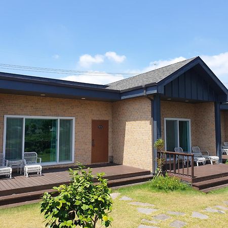 Wind Jeju Cafe & Pension Seogwipo Exterior foto