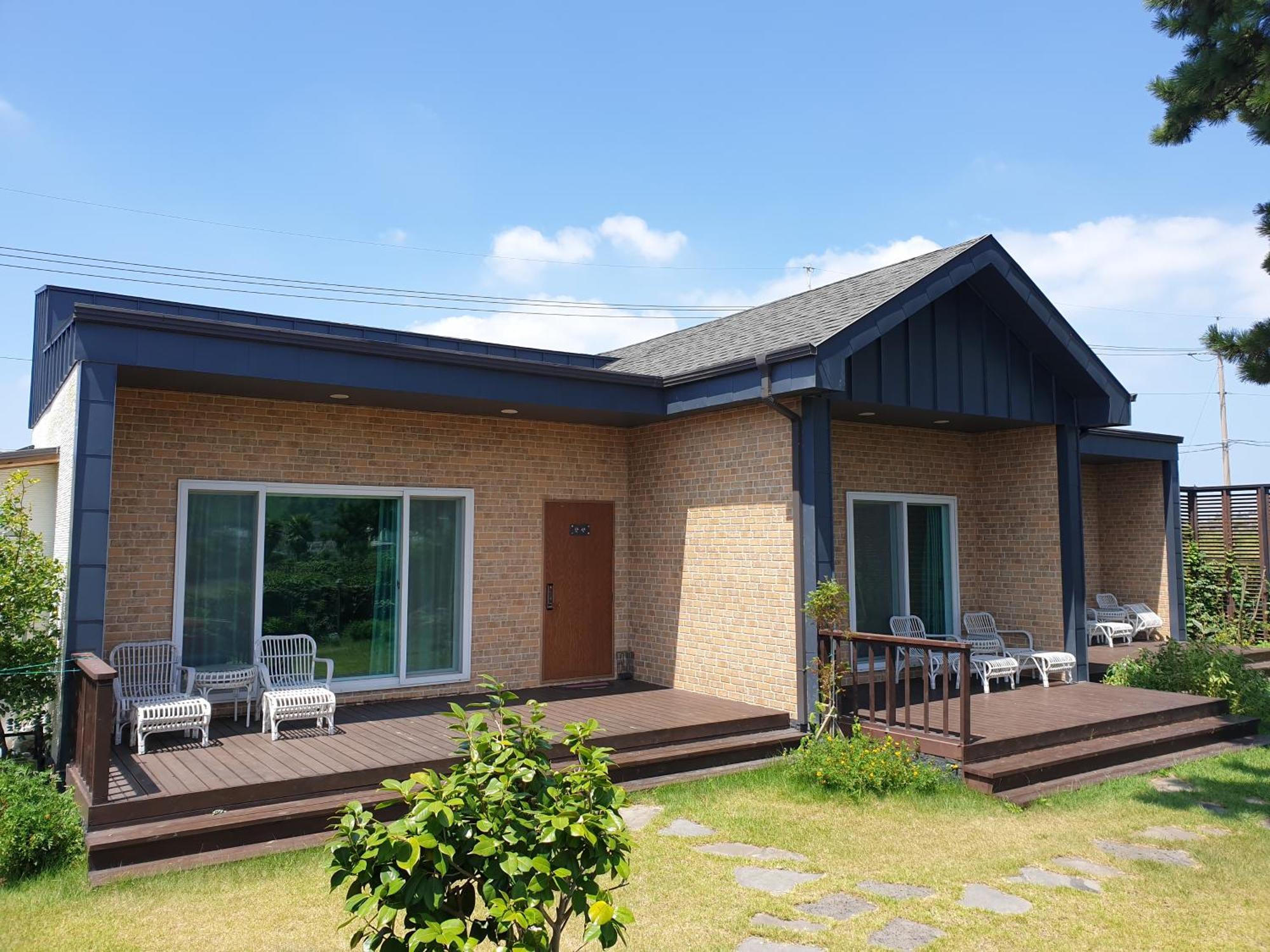 Wind Jeju Cafe & Pension Seogwipo Exterior foto