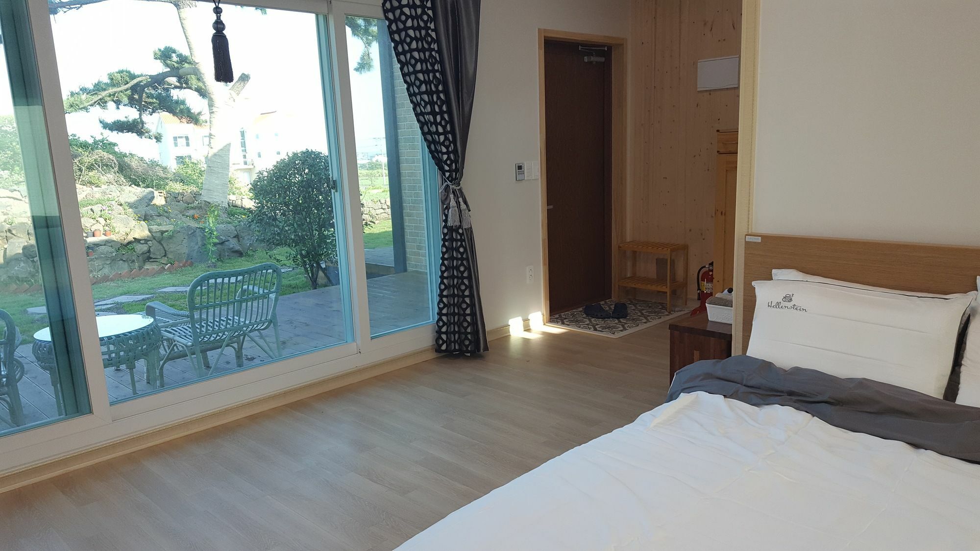 Wind Jeju Cafe & Pension Seogwipo Exterior foto